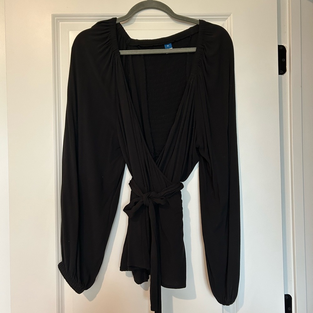 Old Navy wrap around Textured Top black v neck